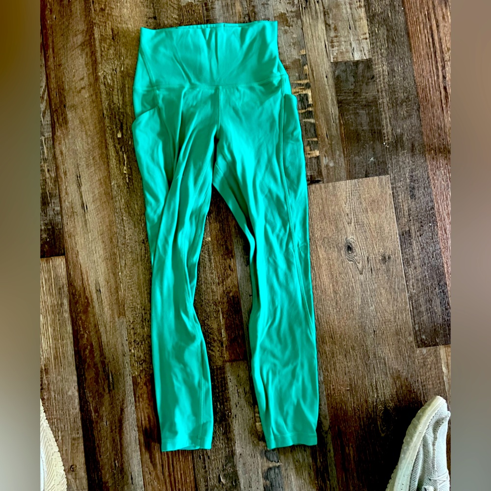 Lululemon aligns high rise pant with pockets 25”